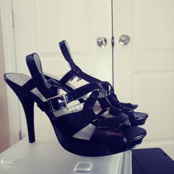 Guess Women's Black Heels - Picture 4 of 14